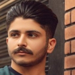 امیرحسین عسگری دلت هوایی شد آهنگ من که تو تیم توعم با کی میجنگی ( متن )